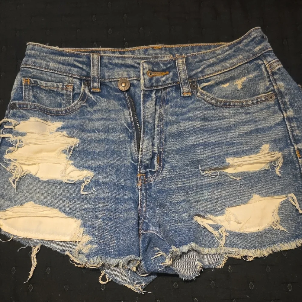 American Eagle Super Hi-Rise Dual Button Ripped Blue Jean Mom Shorts 00 - Picture 8 of 9